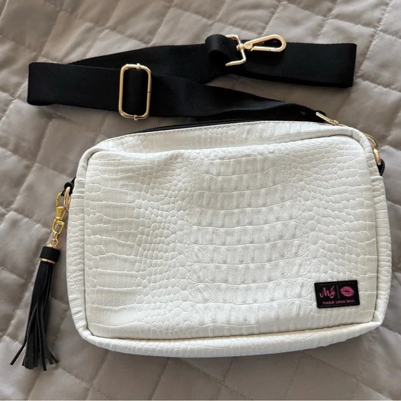 NWOT Official Makeup Junkie Uptown White Crossbody Croc-Embossed Bag! - Picture 1 of 5